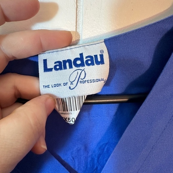 Landau Size Large Blue Gators Scrub Top Size Large - Picture 4 of 8